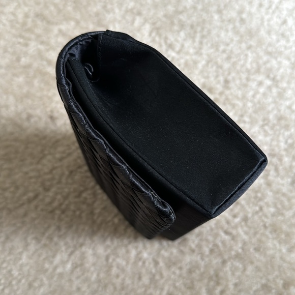 Black satin evening clutch handbag - Picture 2 of 10